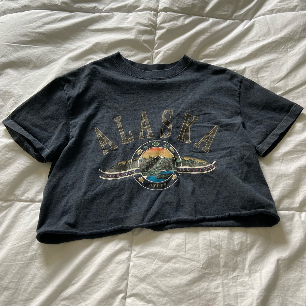 brandy melville navy blue cropped graphic tee